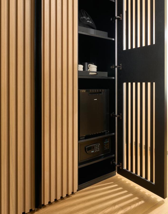 Hotel Ambasador Split Exteriör bild A safe in a hotel room