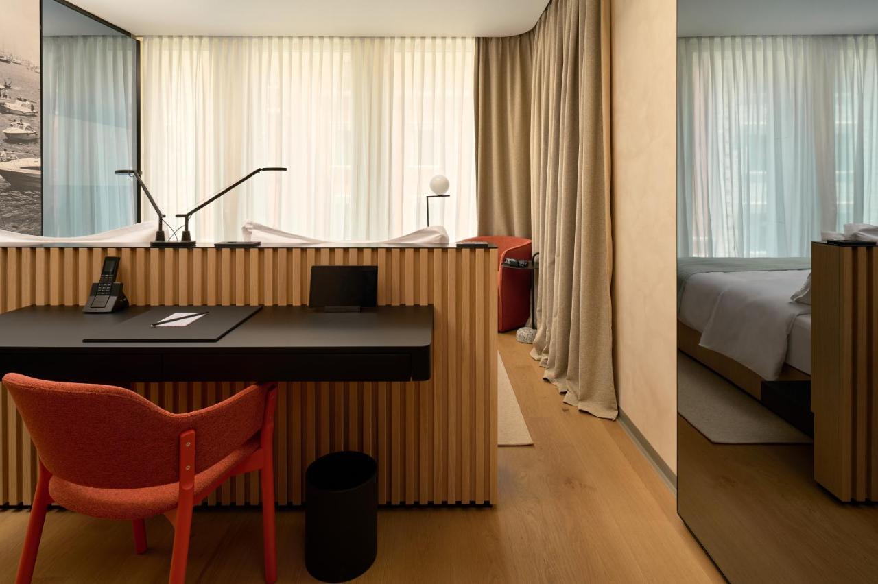 Hotel Ambasador Split Exteriör bild A room at the hotel