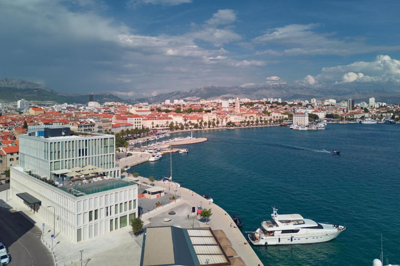 Hotel Ambasador Split Exteriör bild View of the port of Split