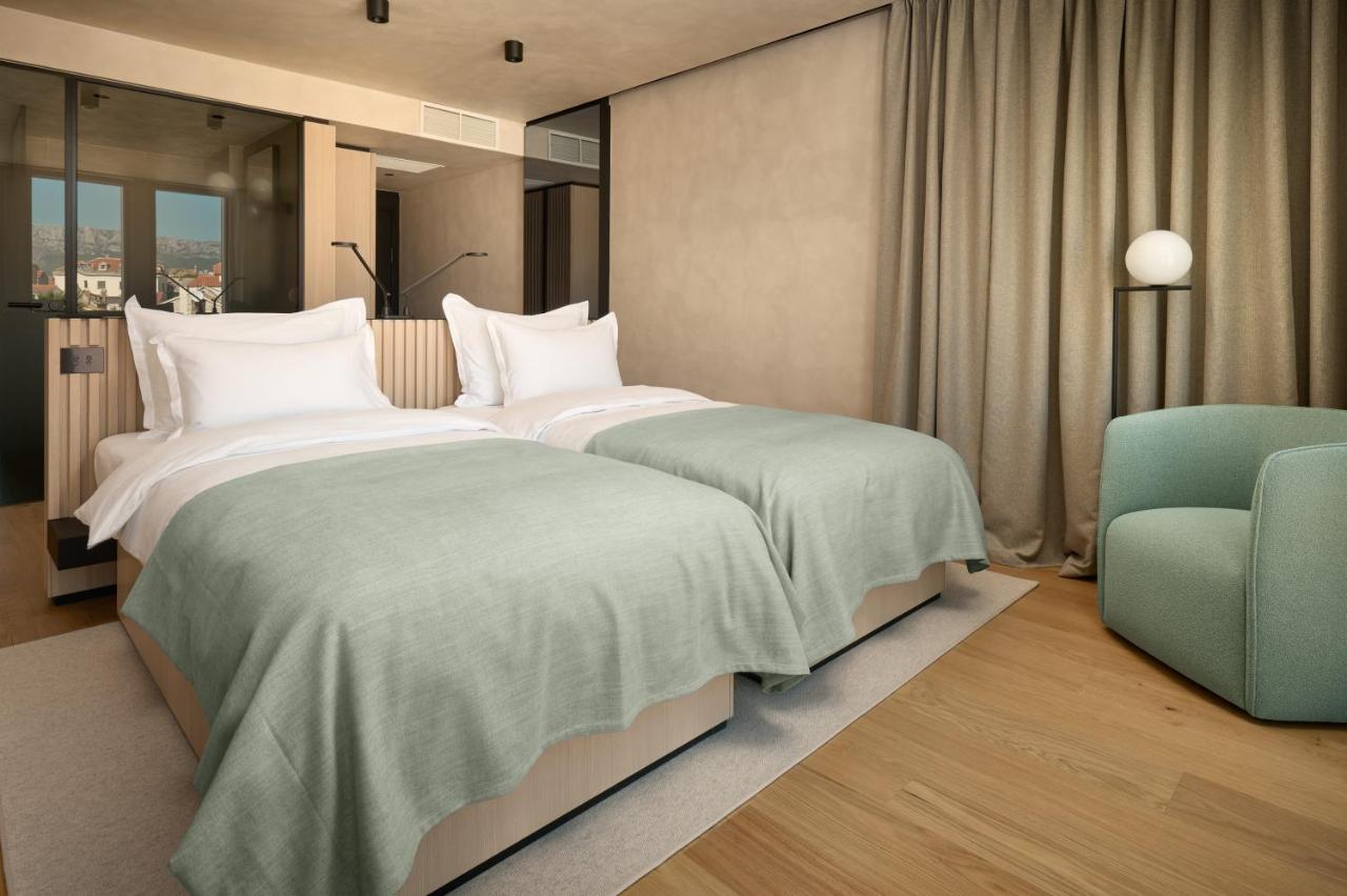 Hotel Ambasador Split Exteriör bild Deluxe room