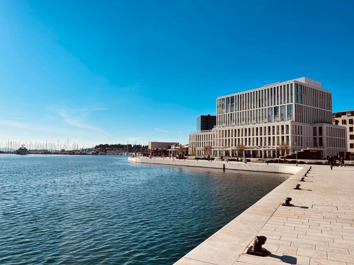 Hotel Ambasador Split Exteriör bild The new building of the University of Rijeka