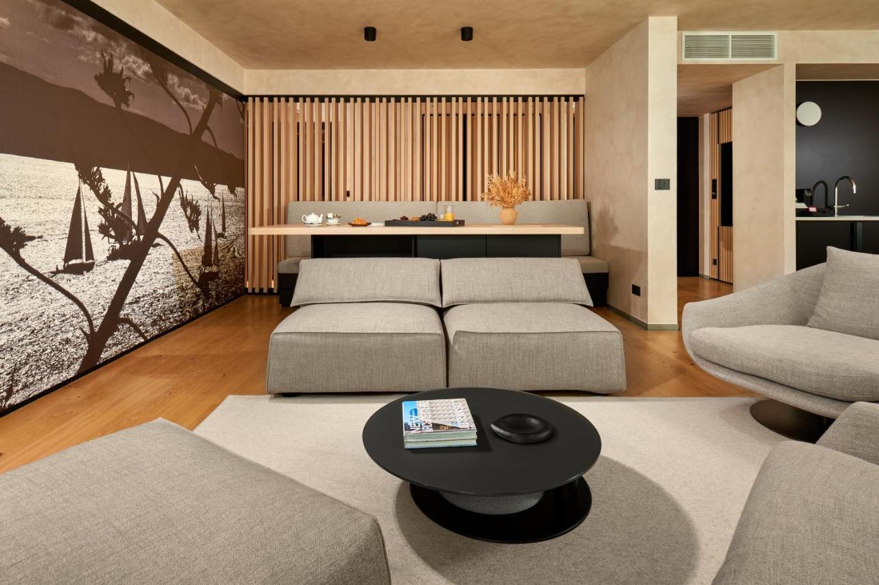 Hotel Ambasador Split Exteriör bild A suite at the Mandarin Oriental Munich