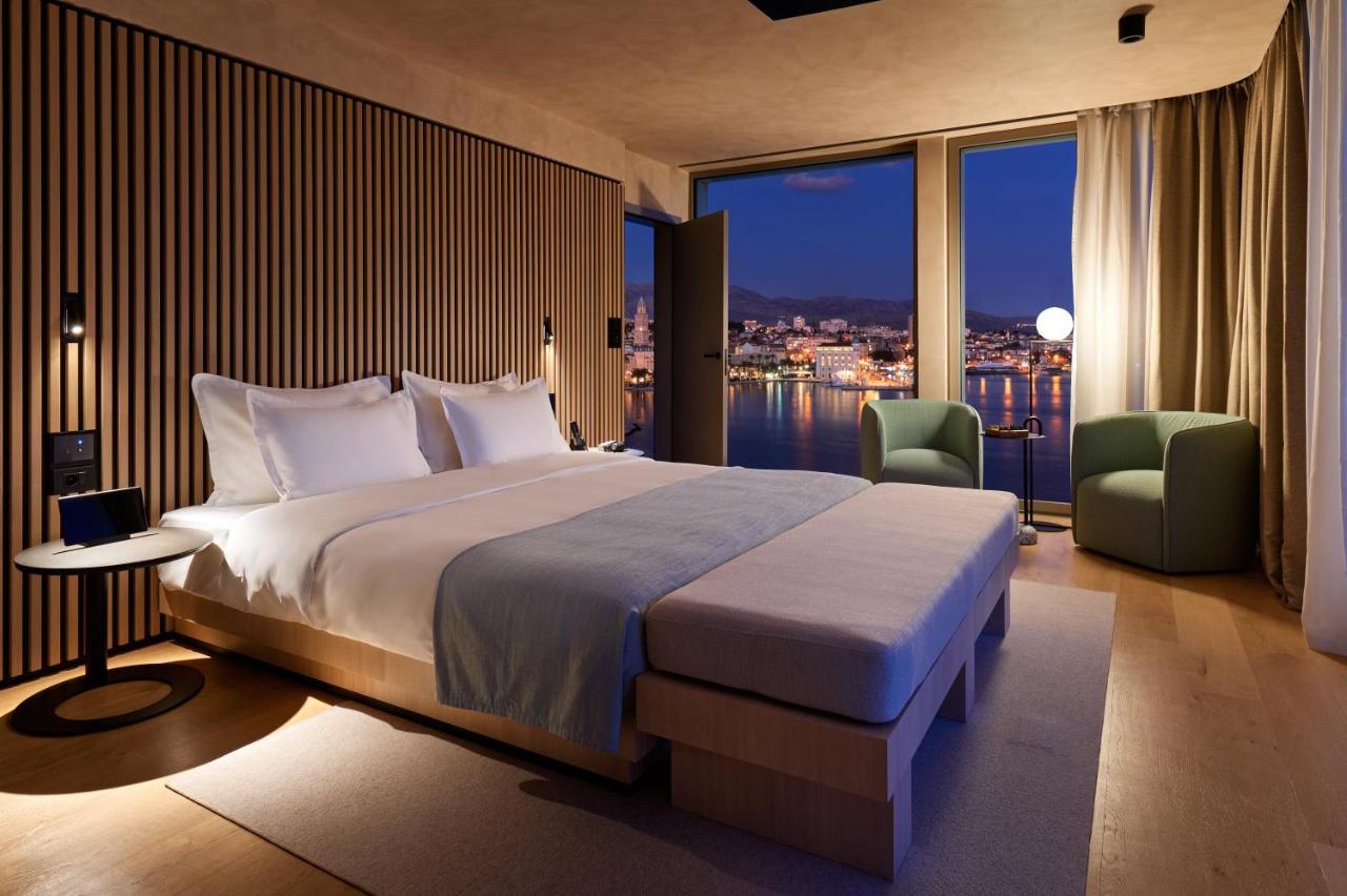 Hotel Ambasador Split Exteriör bild Deluxe Room