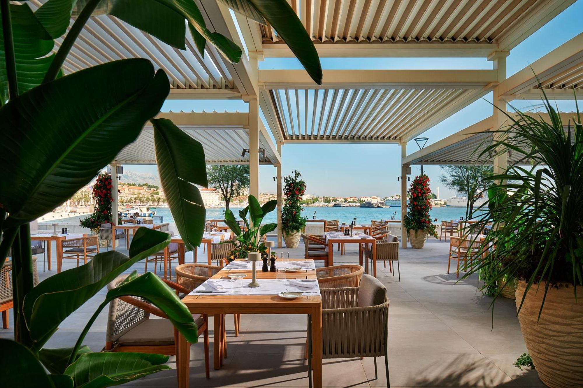 Hotel Ambasador Split Exteriör bild The Beach Club