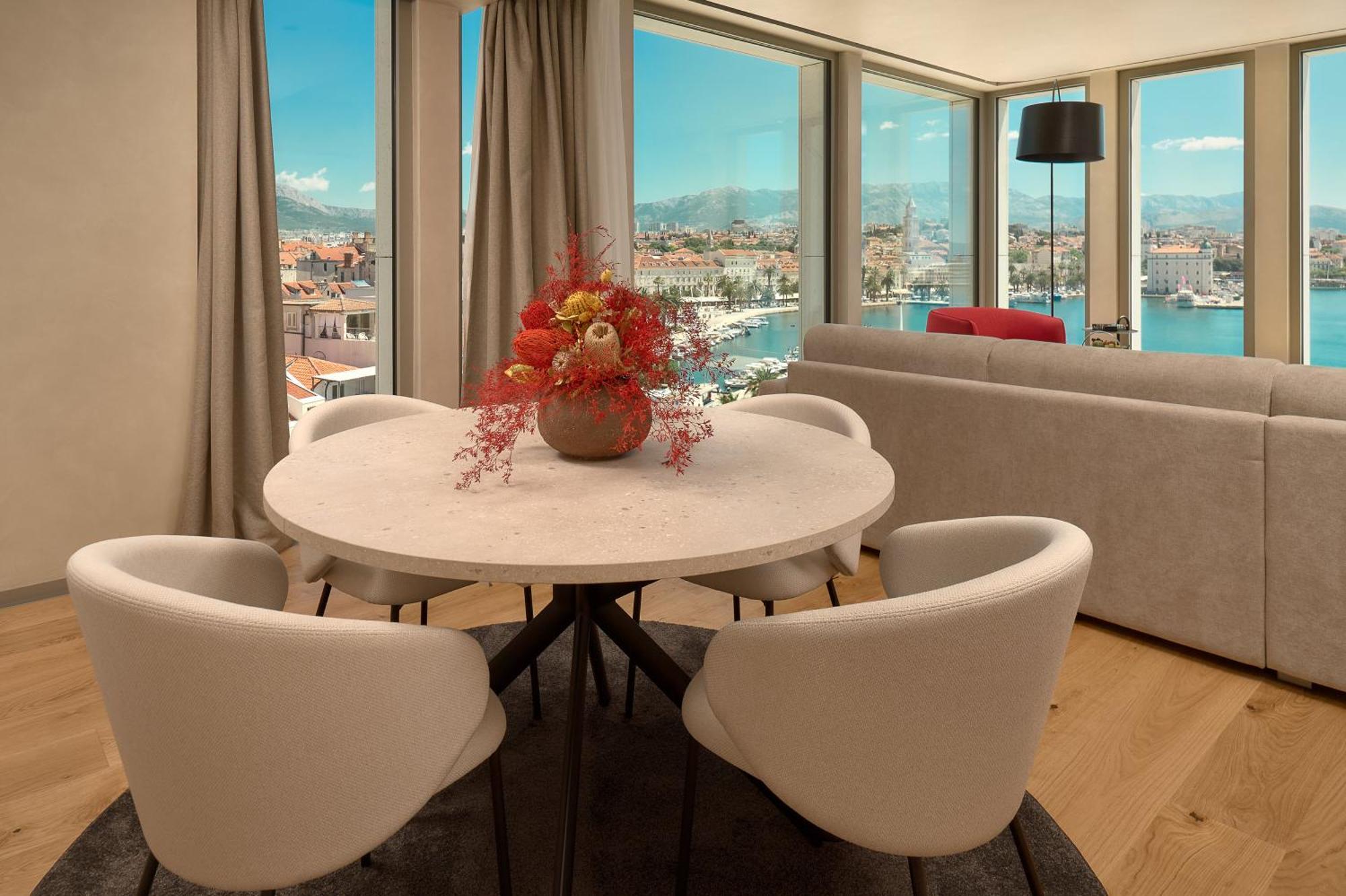Hotel Ambasador Split Exteriör bild Virtual staging of a dining room
